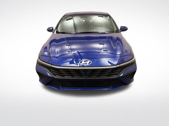 Used 2024 Hyundai Elantra SEL image 2