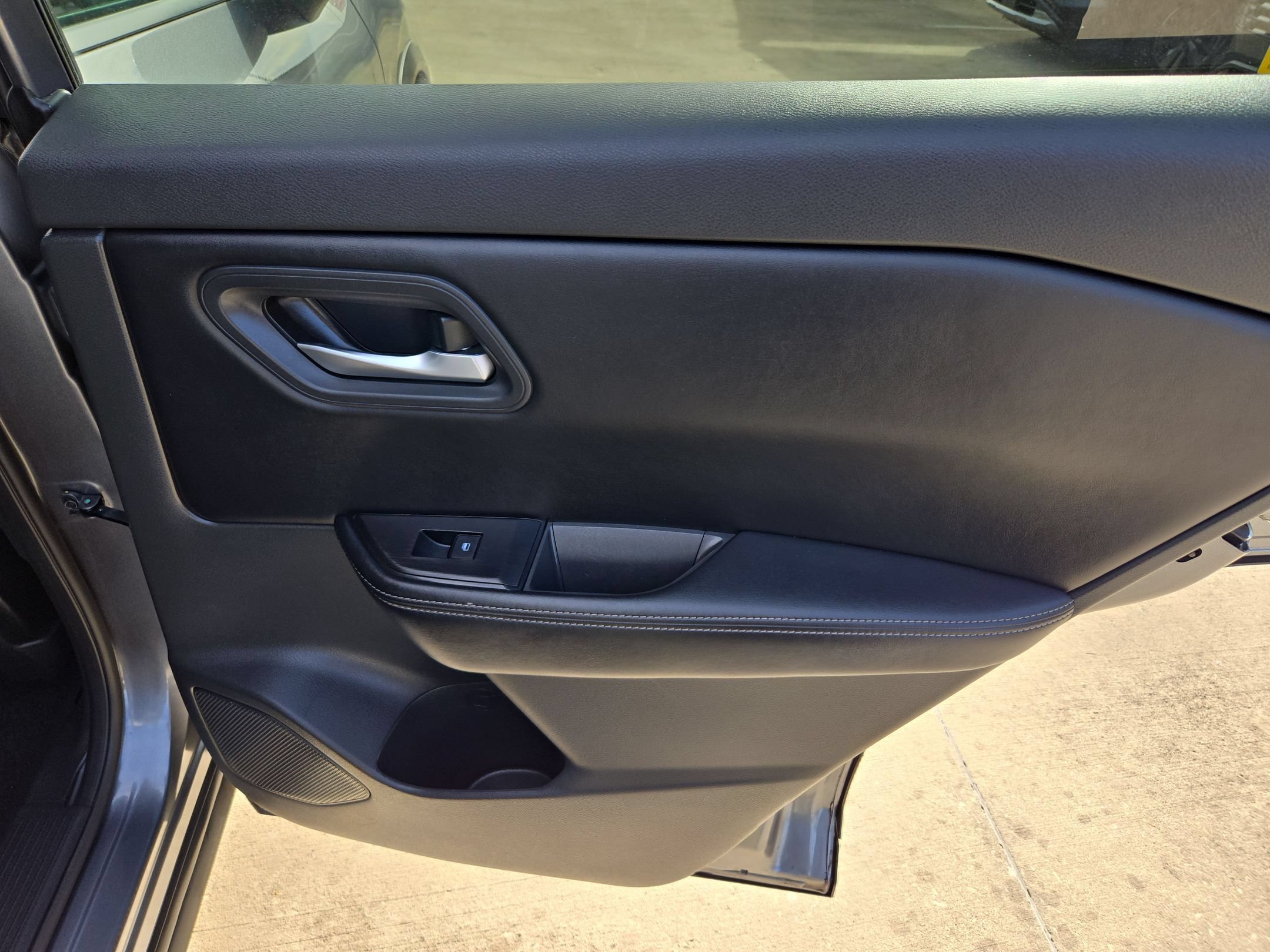 Certified 2025 Nissan Rogue SV FWD image 27