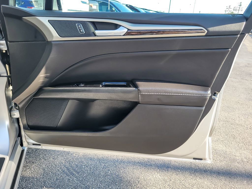 Used 2014 Ford Fusion SE w/ Equipment Group 202A image 21