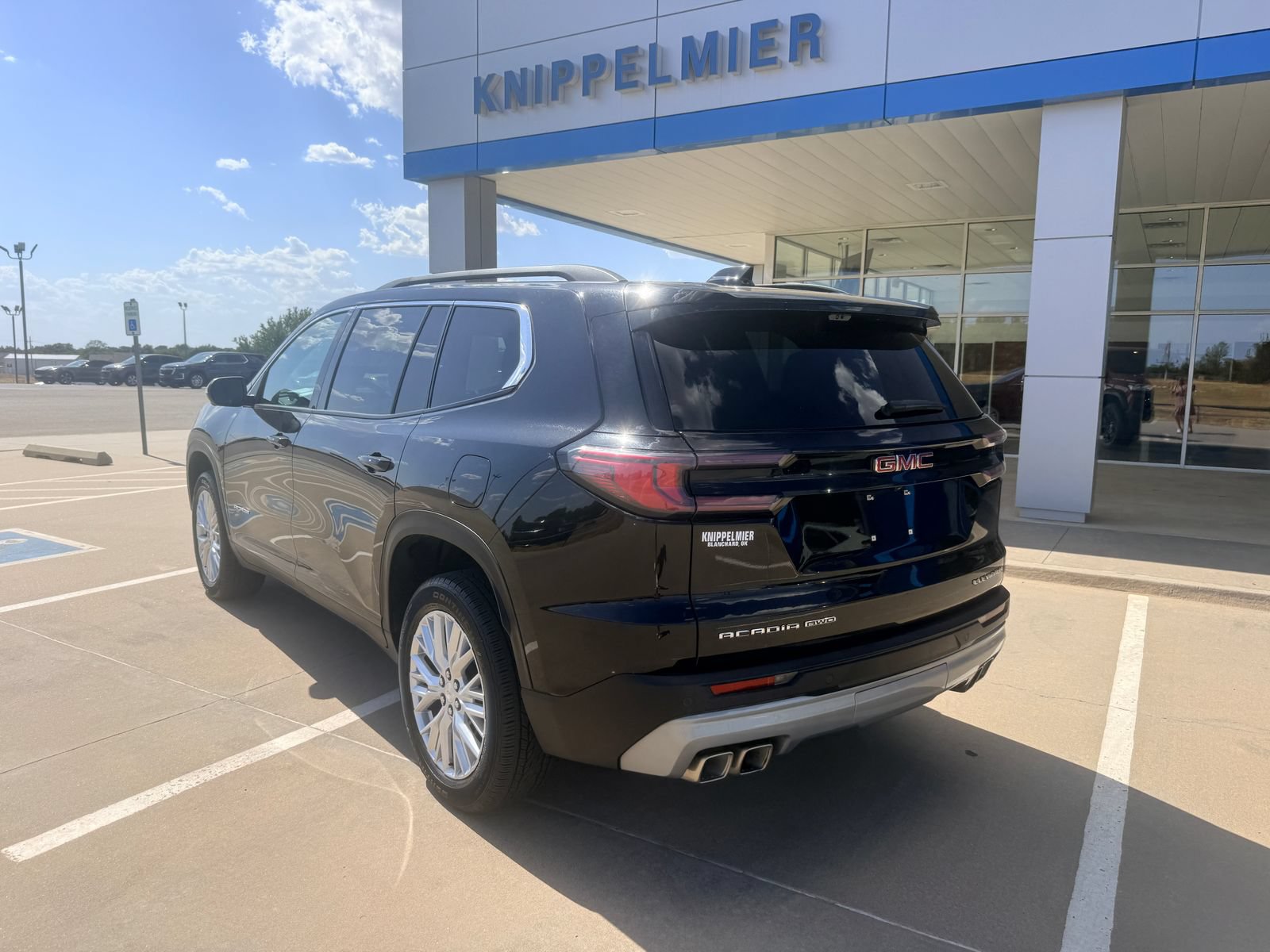 Used 2026 GMC Acadia Elevation w/ Elevation Premium Package AWD/4WD image 8
