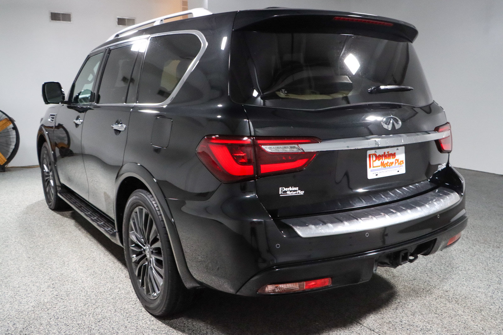 Used 2022 INFINITI QX80 Sensory w/ Cargo Package RWD image 9