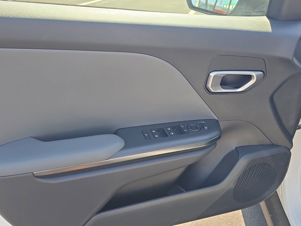 New 2026 Kia K4 FWD image 17