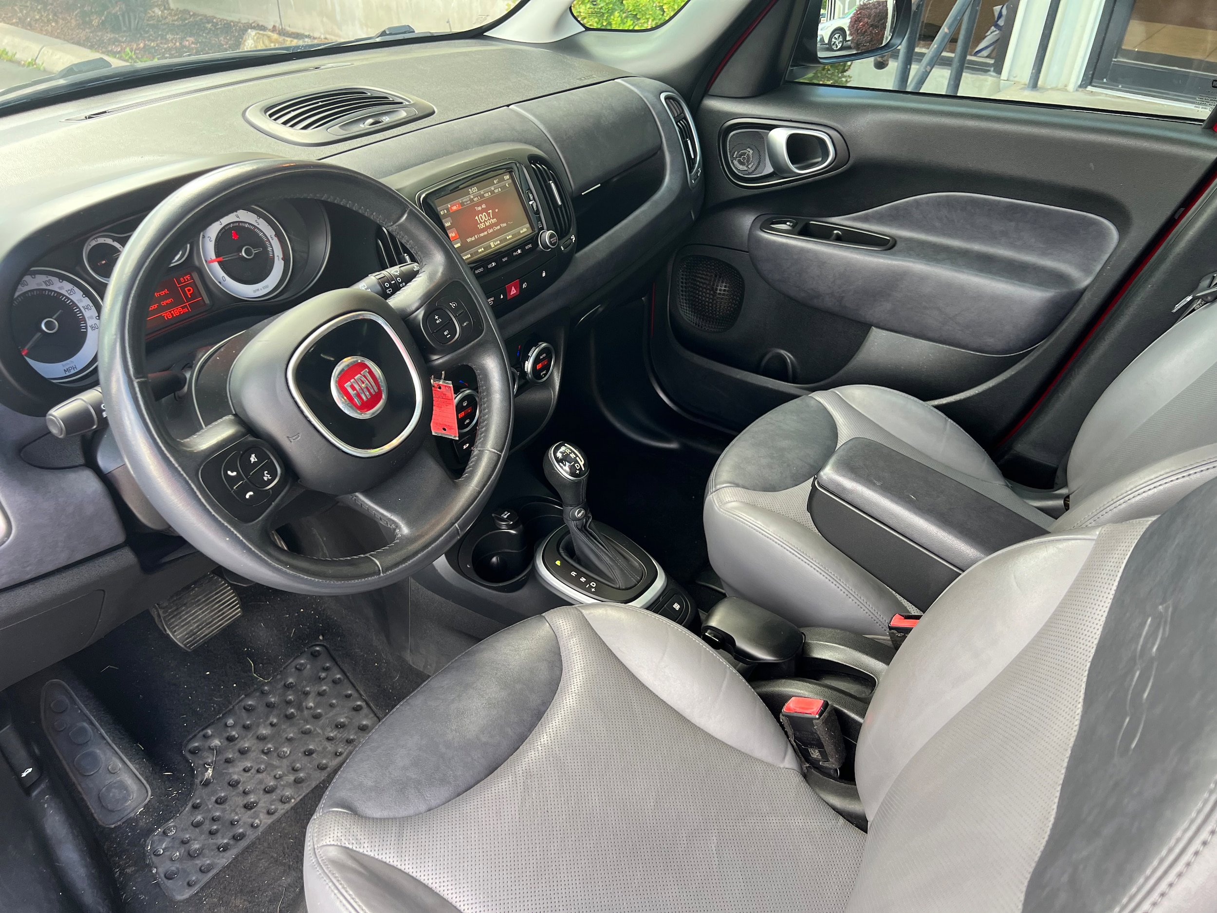 Used 2014 FIAT 500L Lounge w/ Mutually Exclusive Package image 10