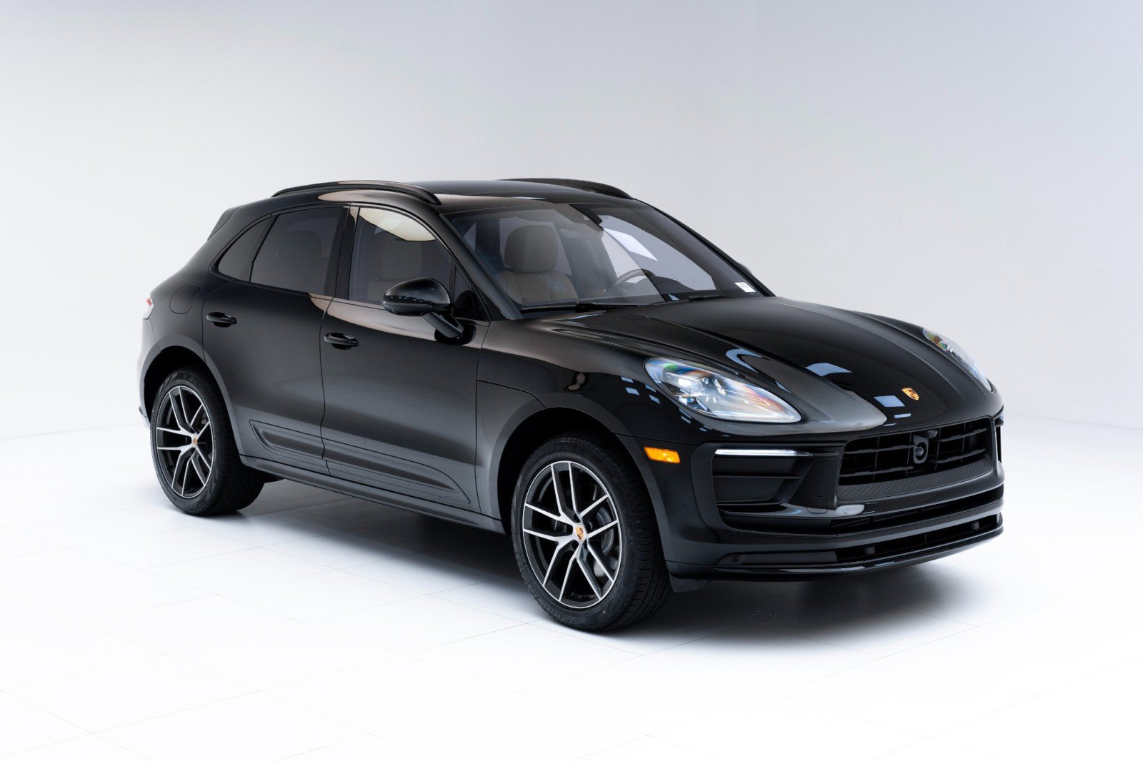 Certified 2025 Porsche Macan AWD/4WD image 7