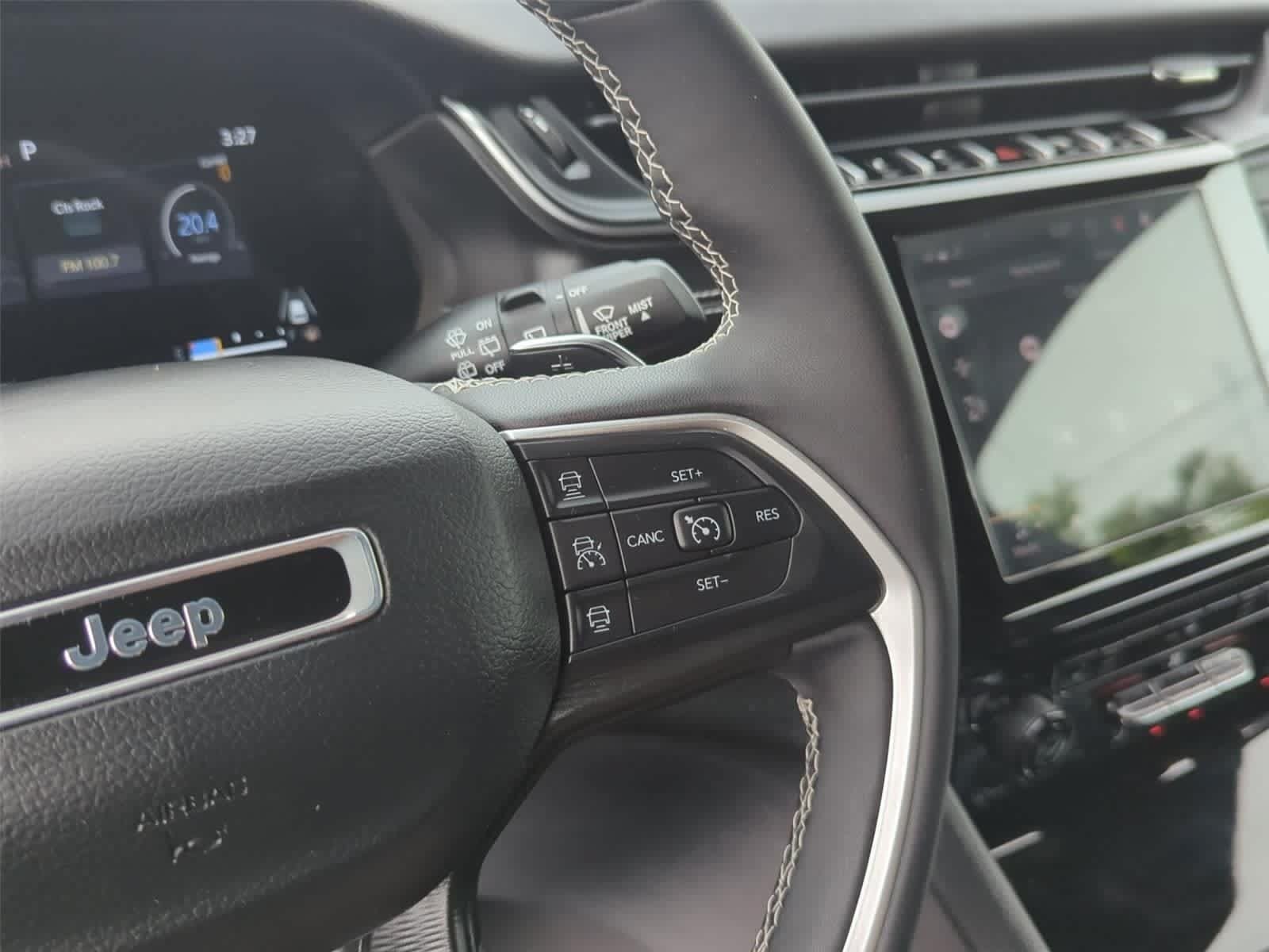 Used 2023 Jeep Grand Cherokee Altitude AWD/4WD image 17