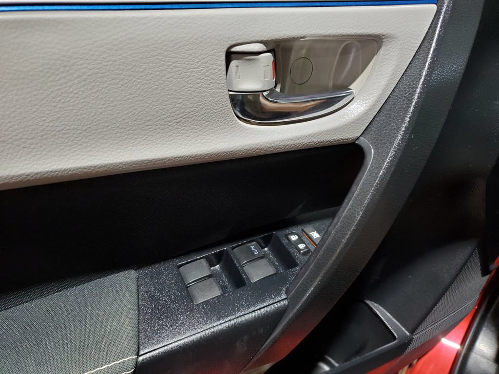 Used 2016 Toyota Corolla LE FWD image 34