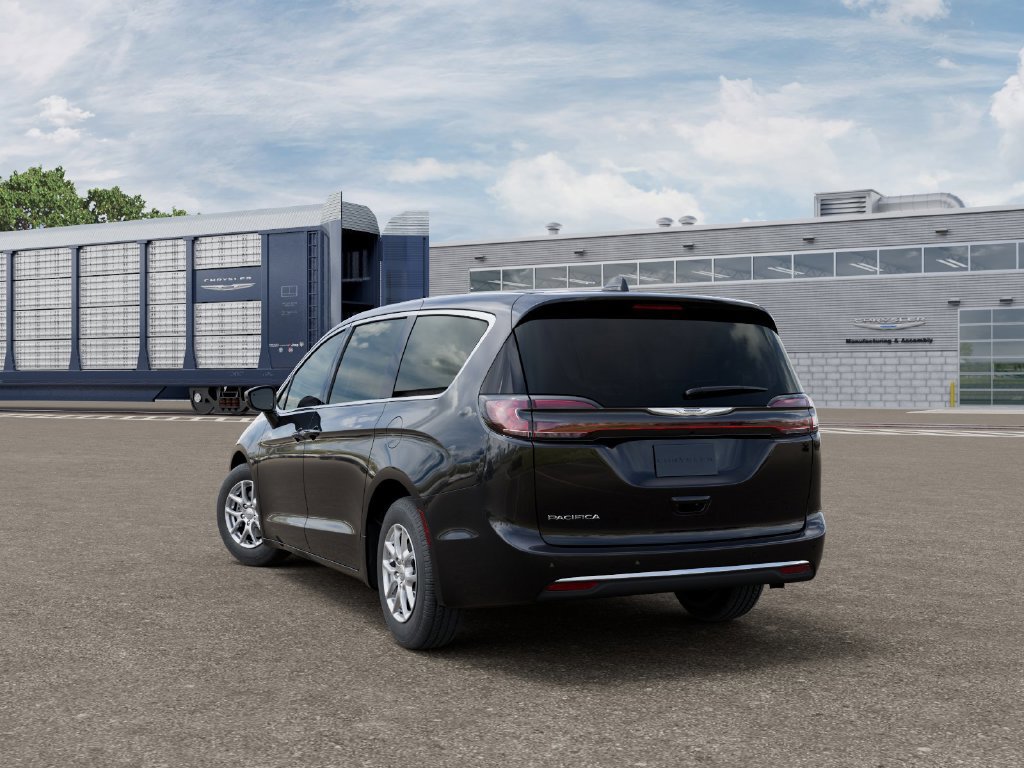 New 2025 Chrysler Pacifica Select w/ Uconnect Theater Family Group FWD image 3