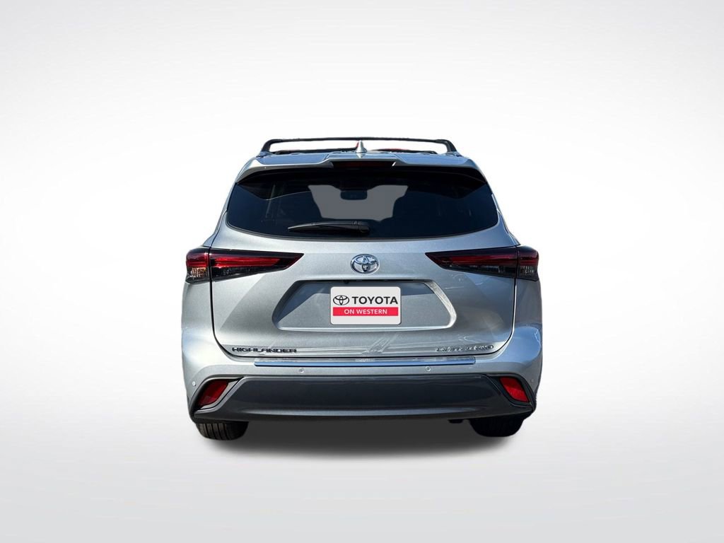 New 2025 Toyota Highlander Limited image 4