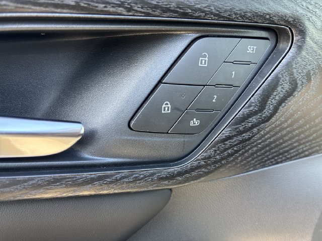 New 2027 Chevrolet Traverse High Country w/ LPO, Floor Liner Package AWD/4WD image 39