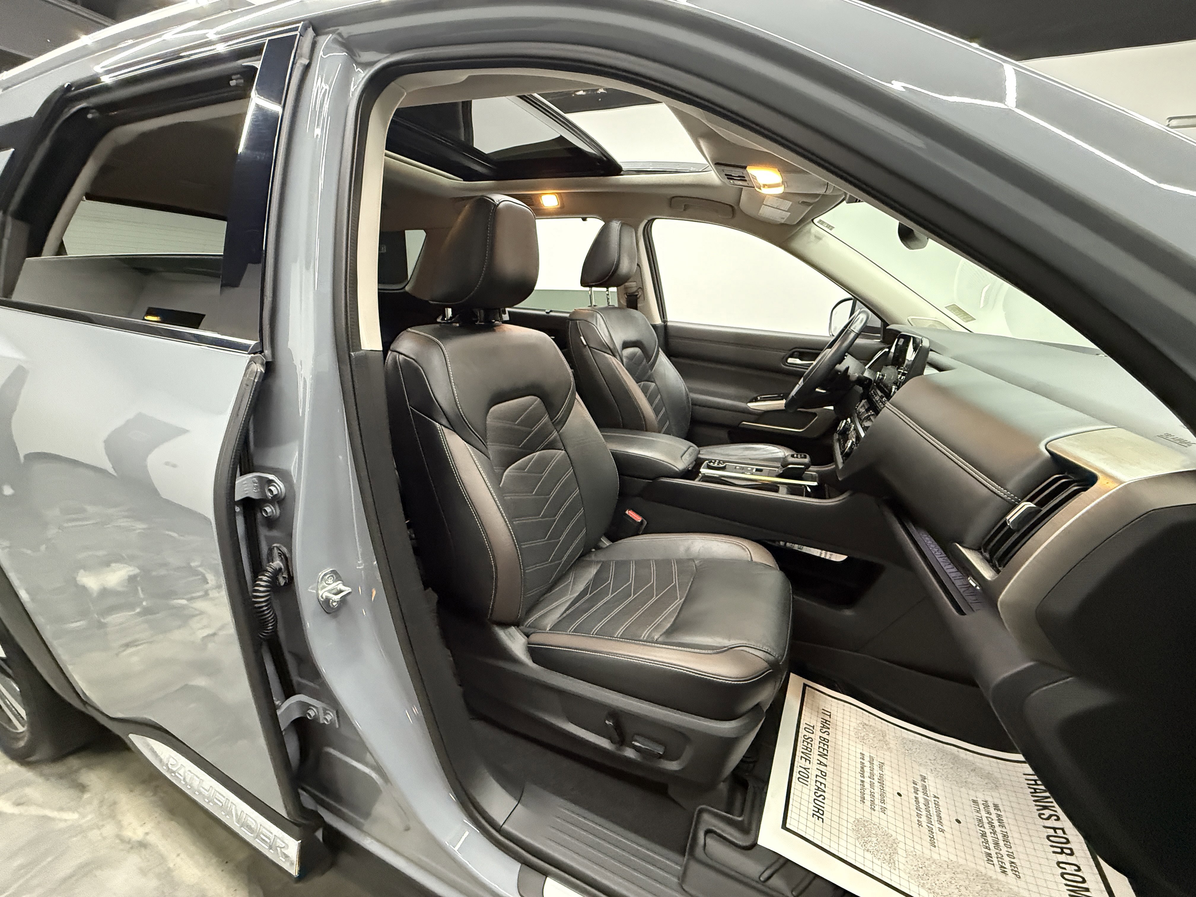 Used 2022 Nissan Pathfinder Platinum image 27