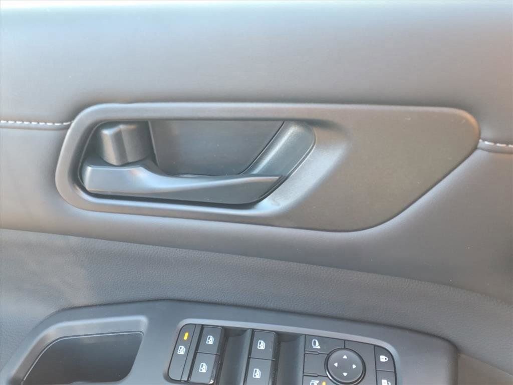 New 2025 Nissan Pathfinder SV image 16