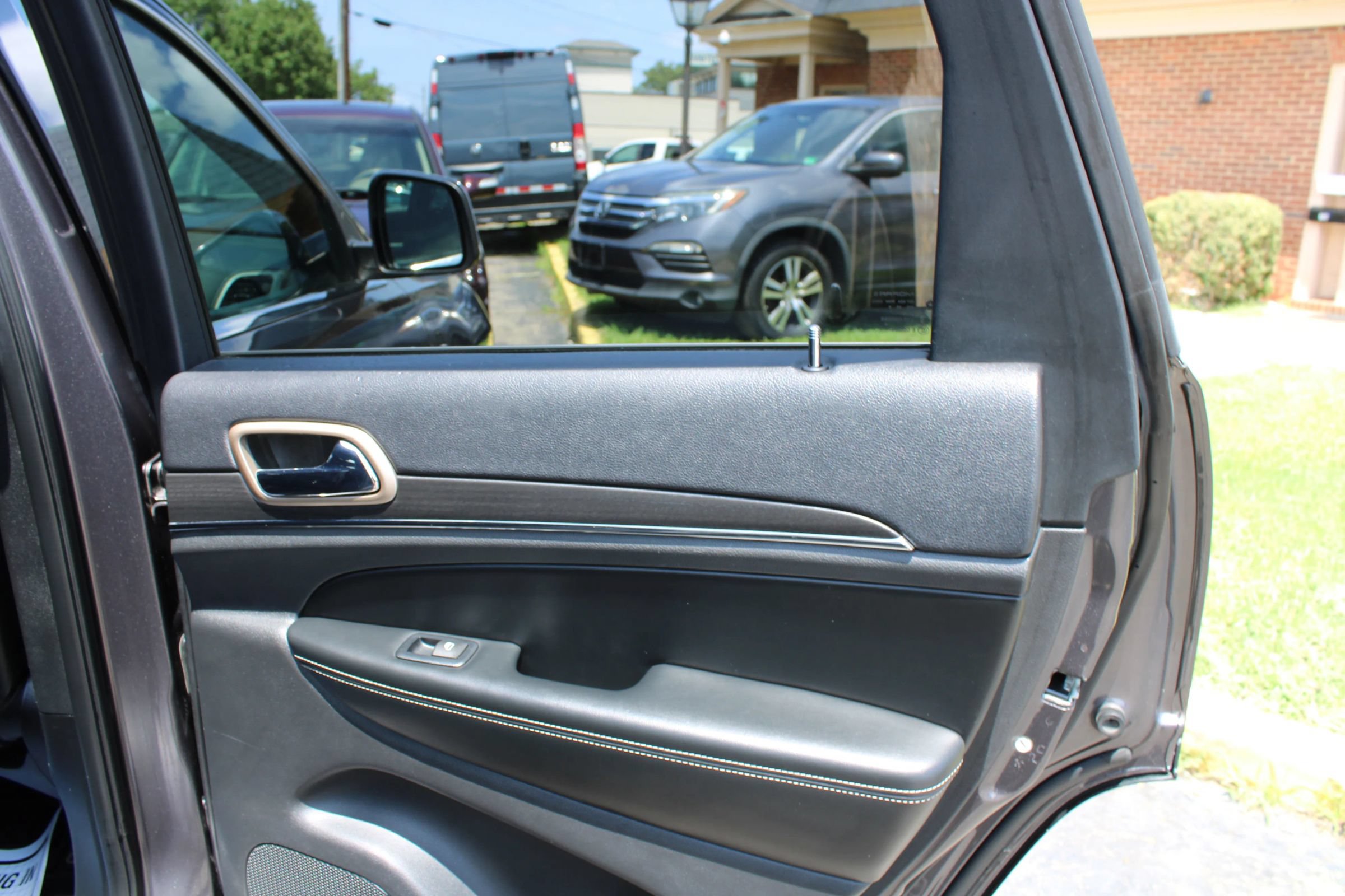 Used 2017 Jeep Grand Cherokee Limited AWD/4WD image 21