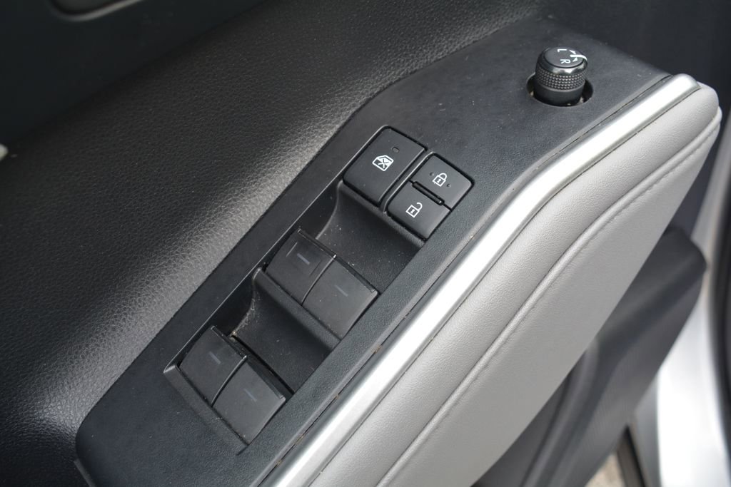 Used 2021 Toyota Highlander L AWD/4WD image 8