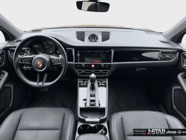 Used 2024 Porsche Macan AWD/4WD image 9