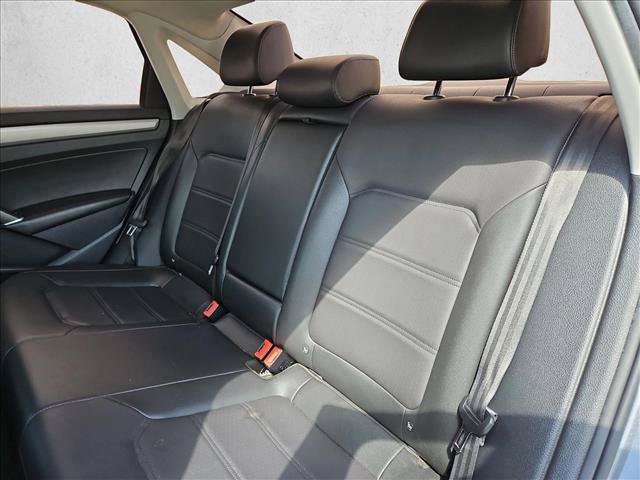 Used 2022 Volkswagen Passat 2.0T SE FWD image 18