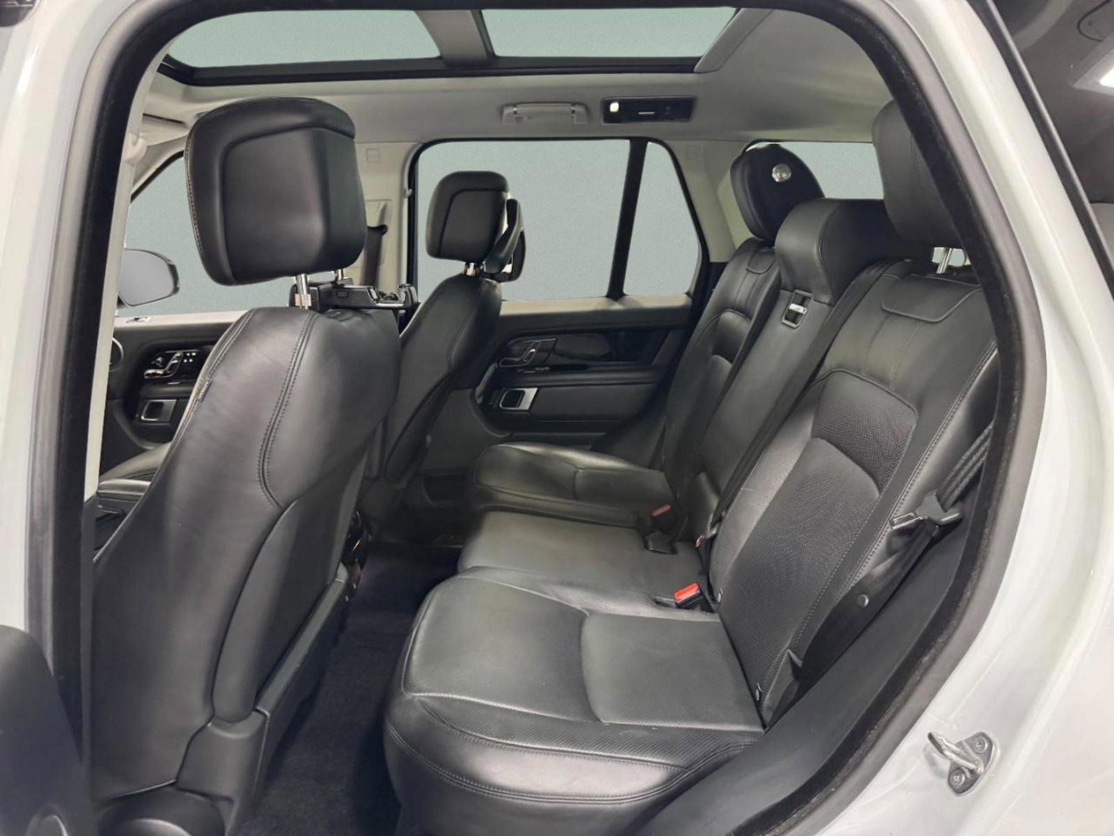 Used 2018 Land Rover Range Rover HSE image 8