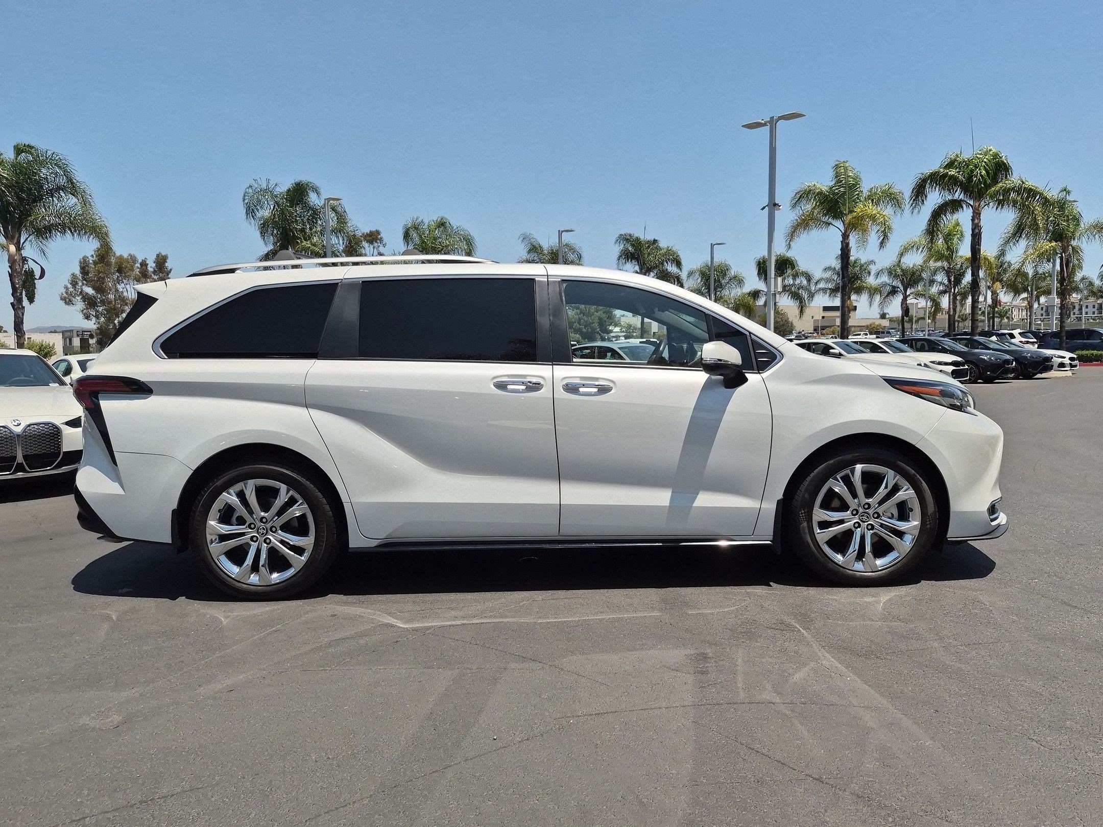 Used 2024 Toyota Sienna Platinum FWD image 11