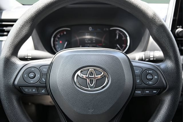 Used 2025 Toyota RAV4 XLE FWD image 17