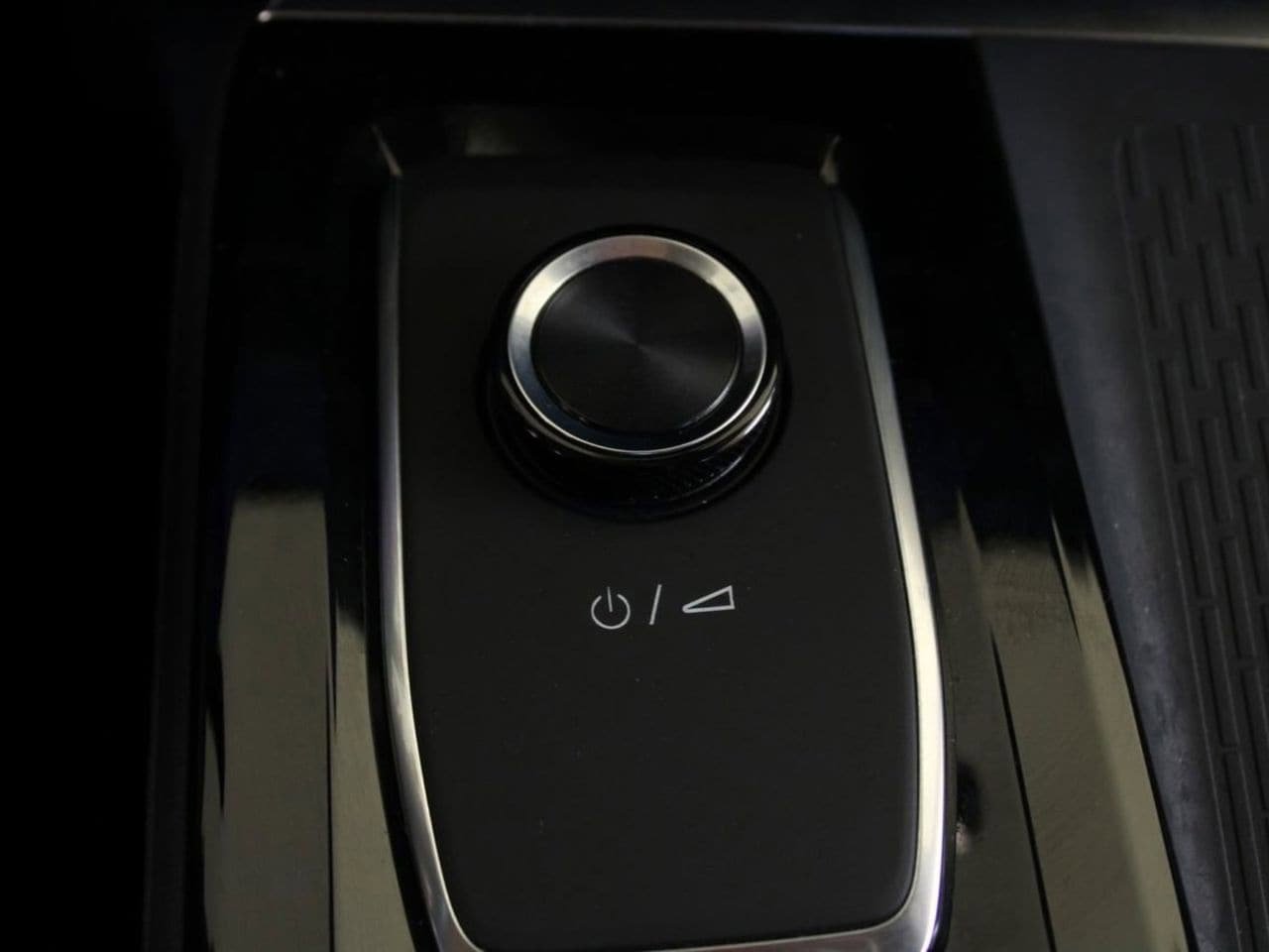 Used 2025 Buick Enclave Sport Touring FWD image 20