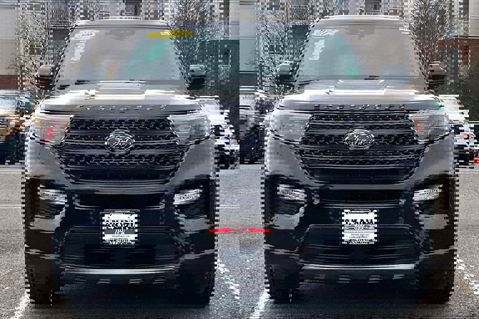 Used 2022 Ford Explorer XLT w/ Equipment Group 202A image 3