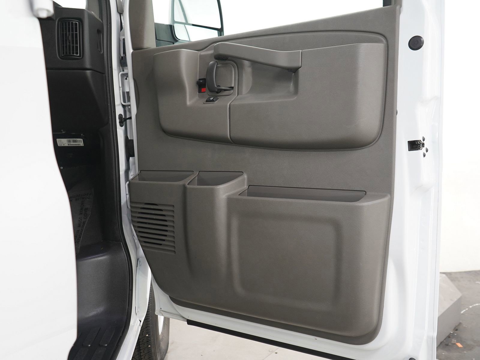 Used 2025 Chevrolet Express 3500 LT w/ LT Preferred Equipment Group RWD image 7