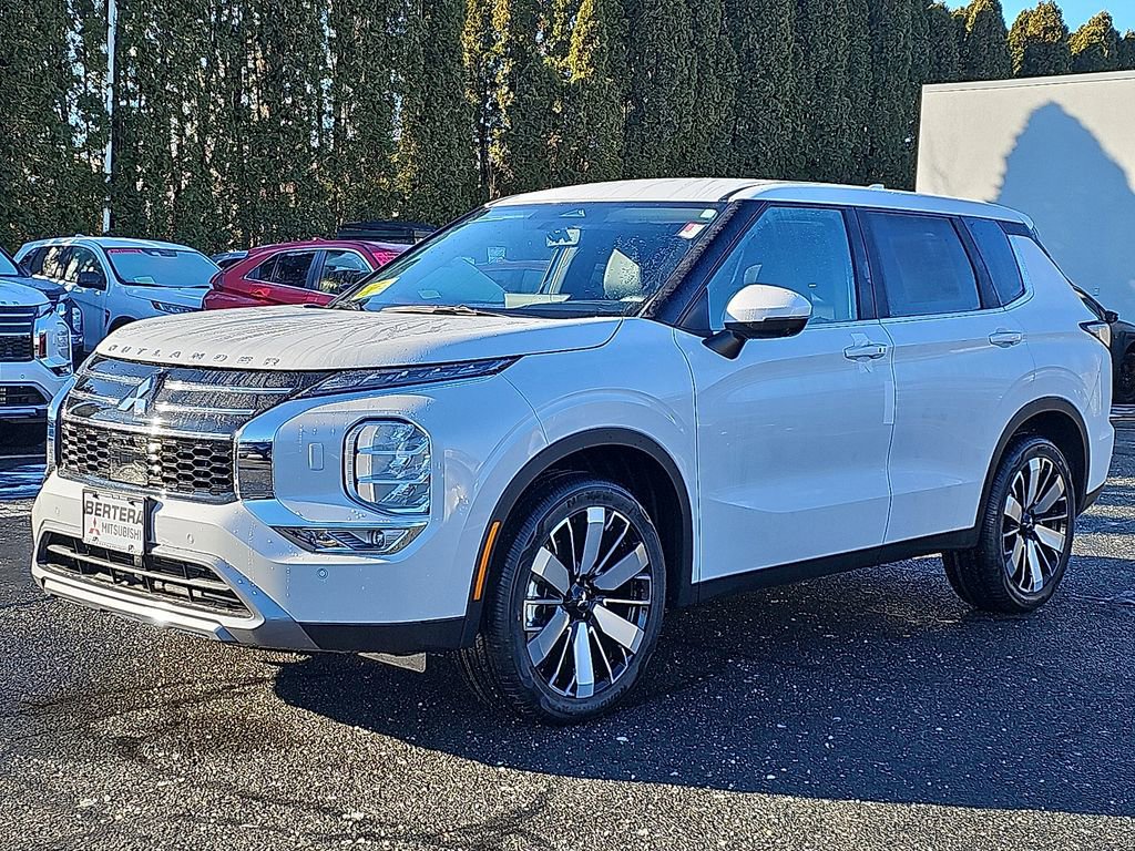 New 2026 Mitsubishi Outlander SE image 2