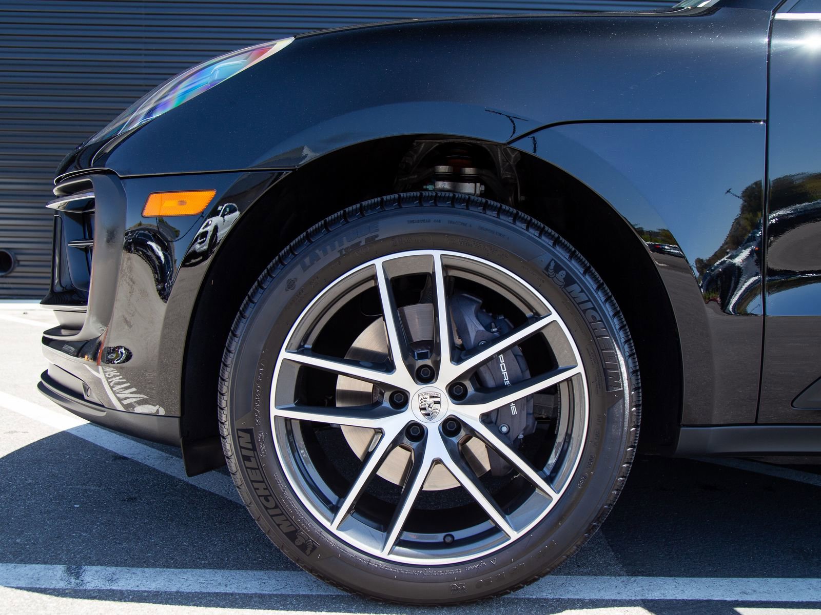 Certified 2025 Porsche Macan AWD/4WD image 11