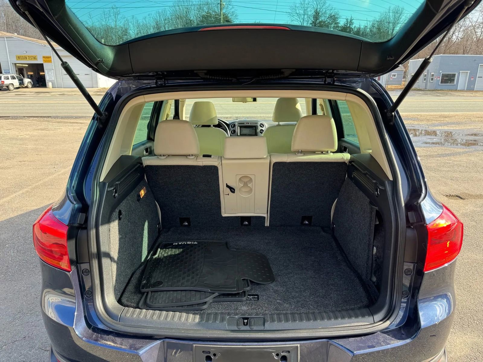 Used 2016 Volkswagen Tiguan SE image 14