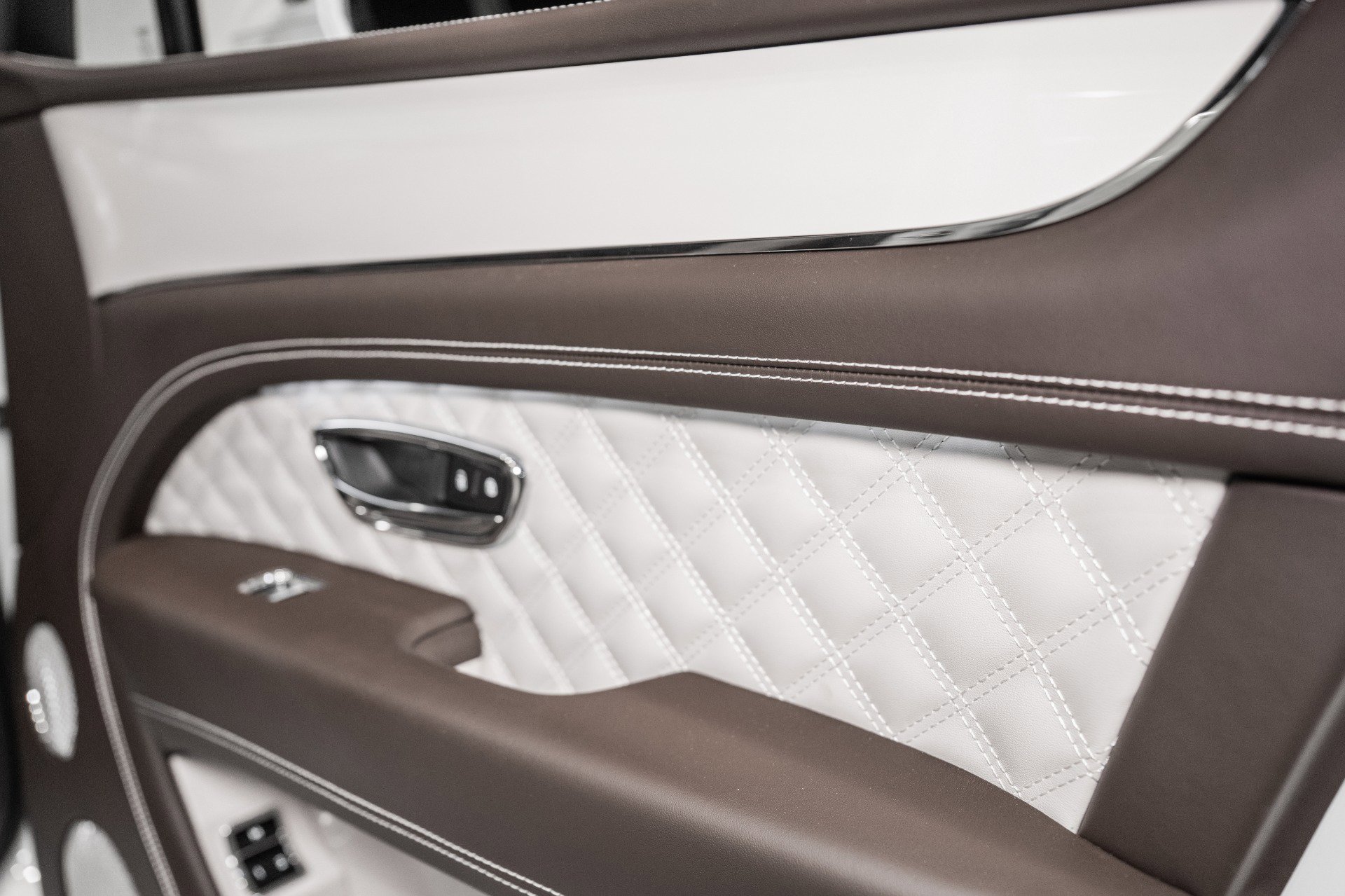 Used 2023 Bentley Bentayga image 54