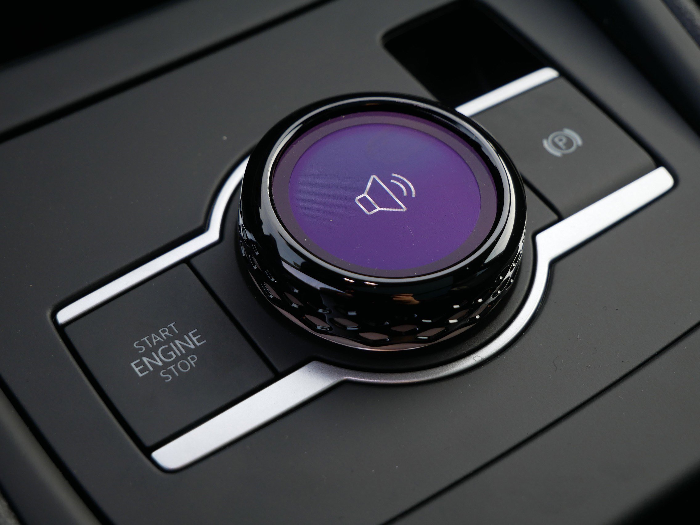 New 2026 Volkswagen Tiguan SE R-Line image 9