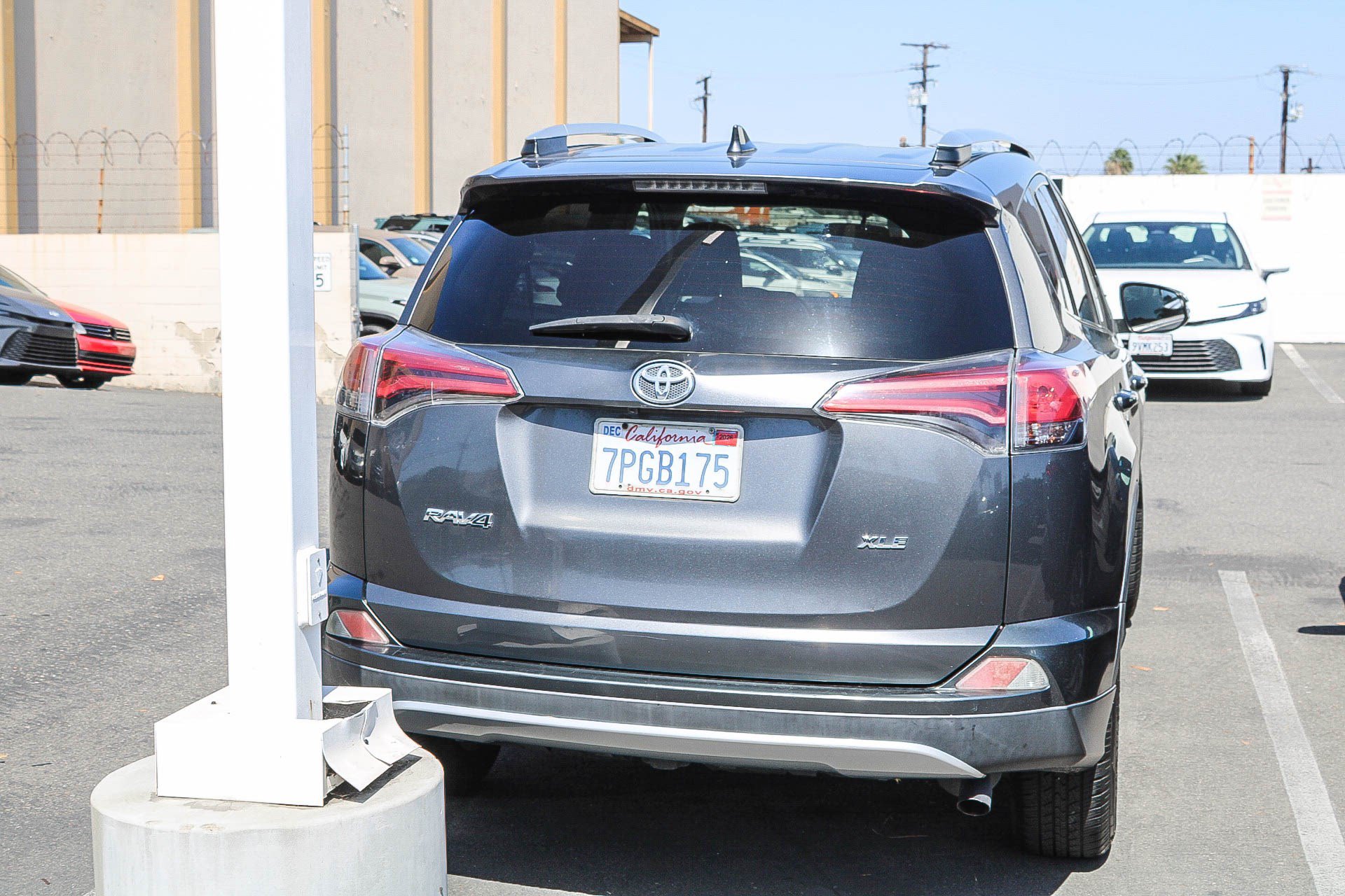 Used 2016 Toyota RAV4 XLE FWD image 8