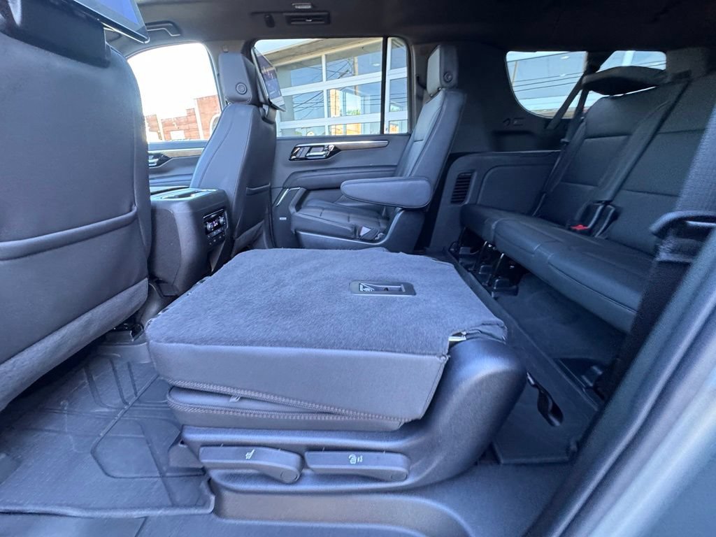 Used 2025 Chevrolet Suburban High Country AWD/4WD image 29