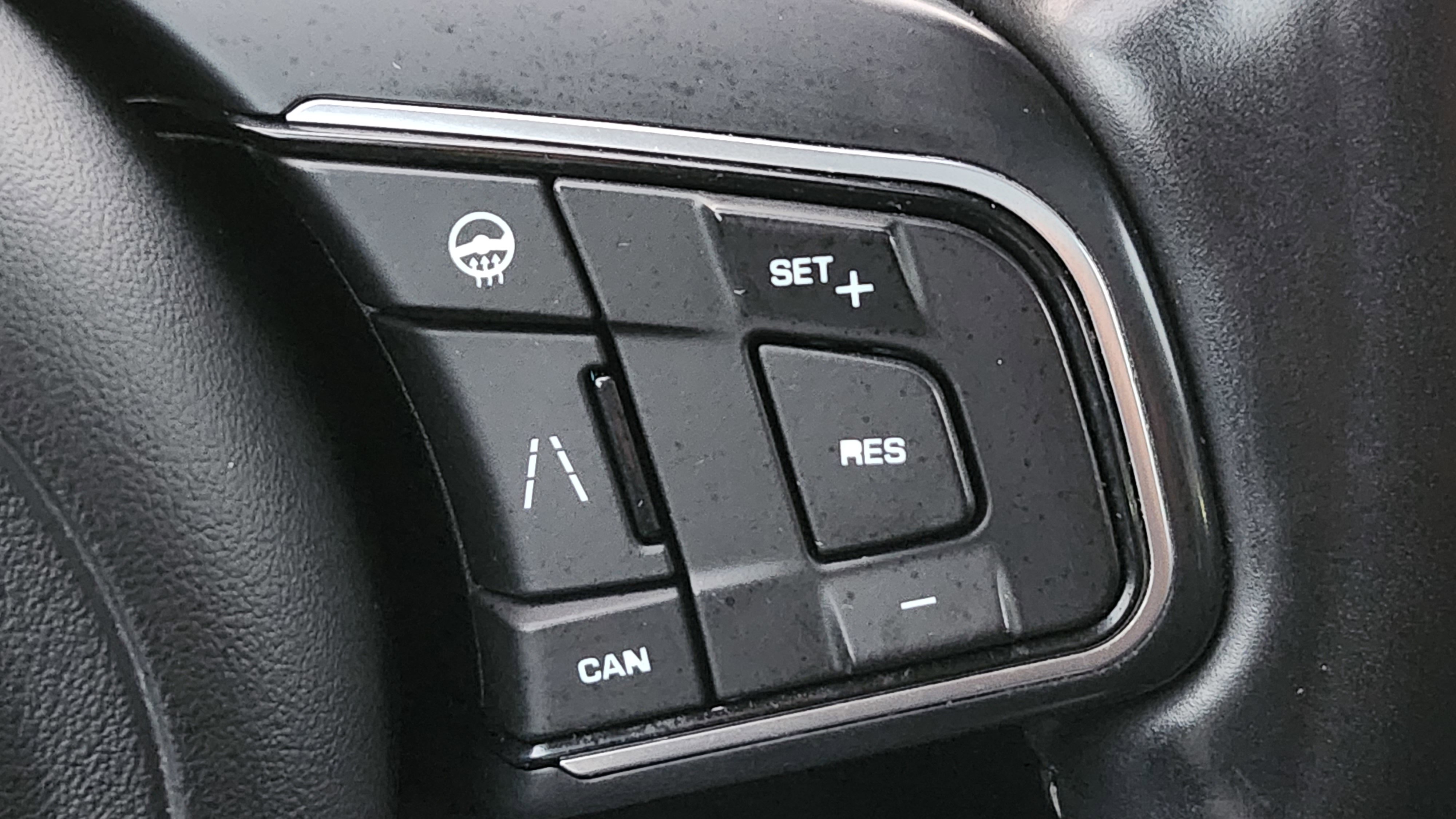 Used 2020 Jaguar F-PACE Premium image 38