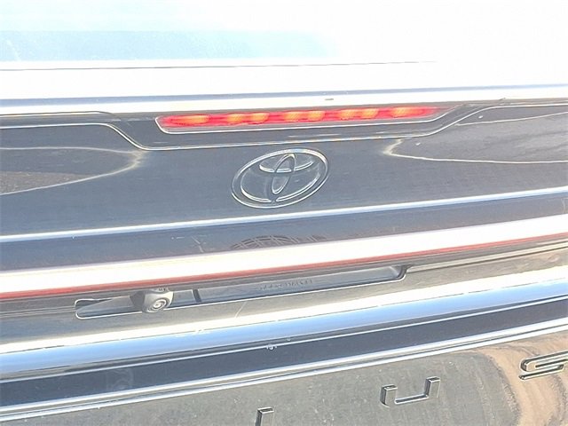 Used 2025 Toyota Prius AWD image 30