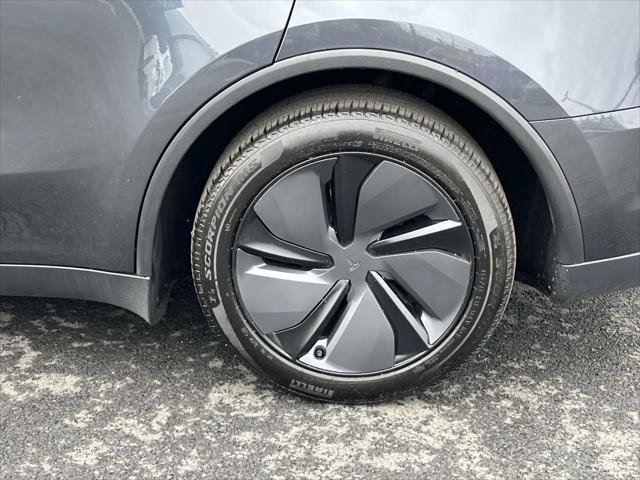 Used 2026 Tesla Model Y 2WD image 8