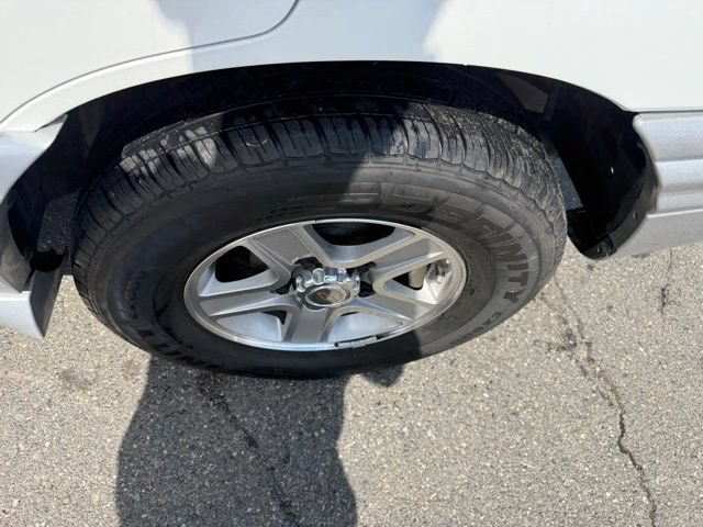 Used 2002 Chevrolet Tracker LT RWD image 10