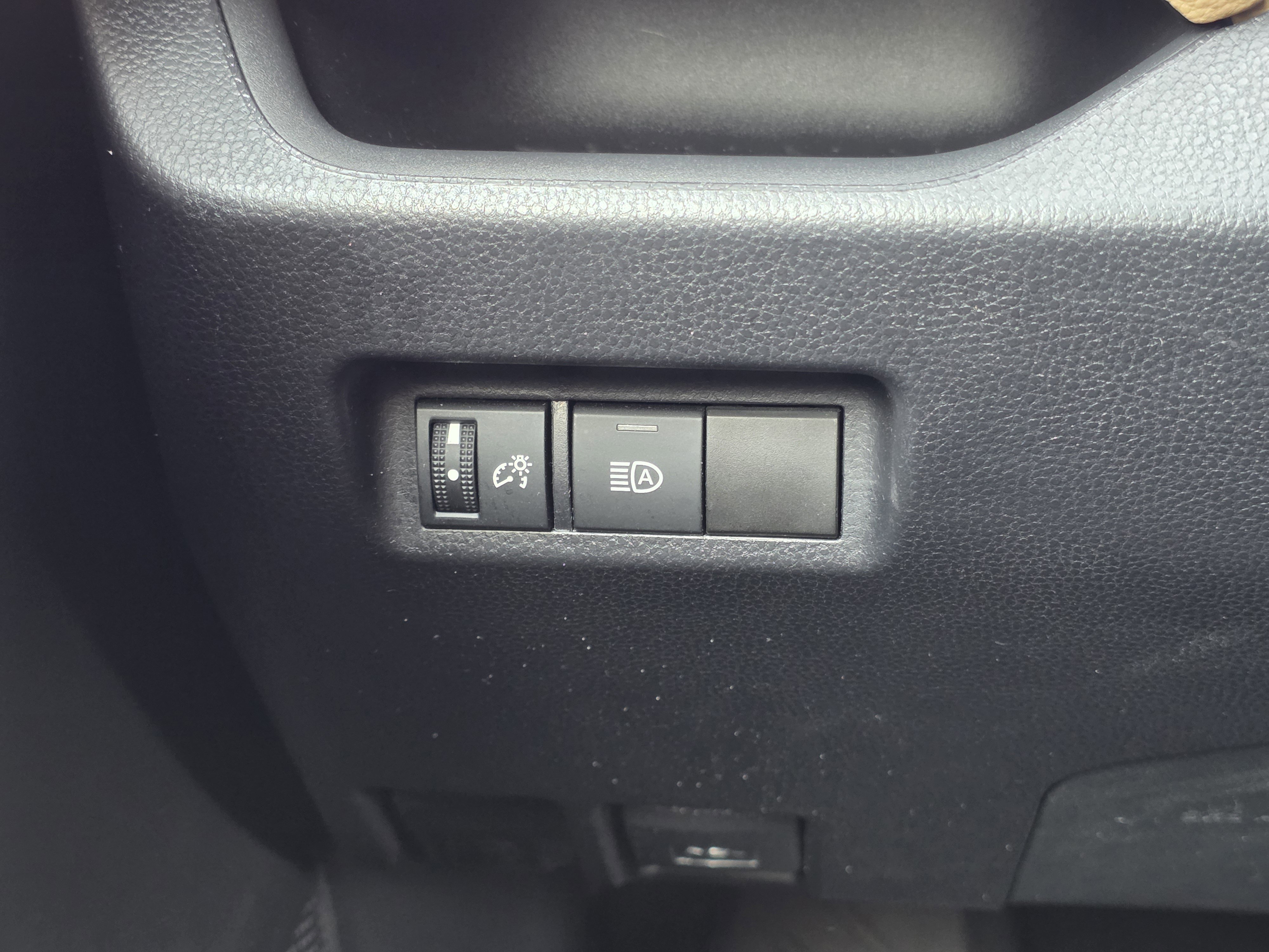 Used 2022 Toyota RAV4 LE image 22