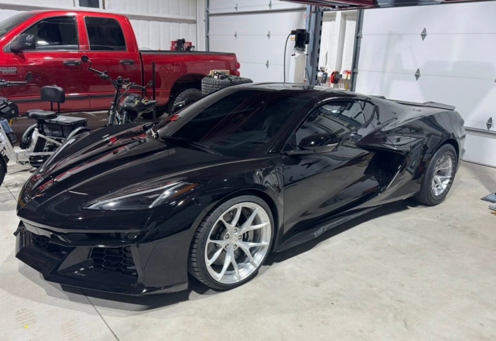 Used 2025 Chevrolet Corvette E-Ray w/ ZER Performance Package AWD/4WD image 12