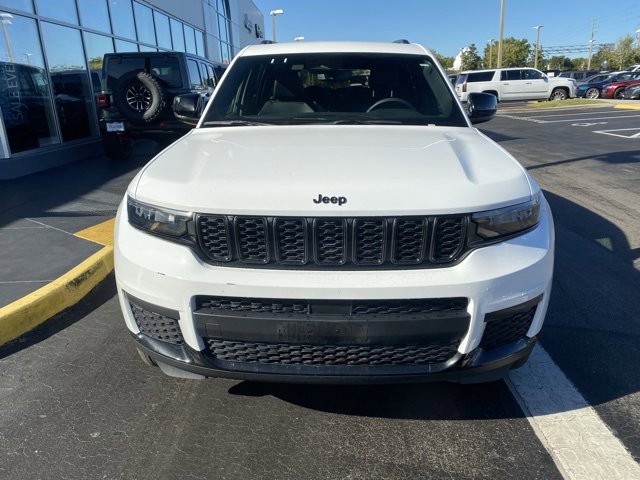 Used 2024 Jeep Grand Cherokee L Laredo image 3