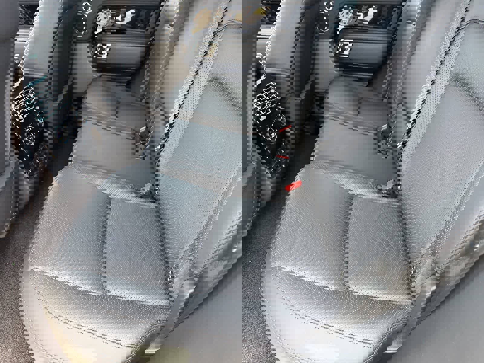 Used 2020 Land Rover Range Rover HSE image 12