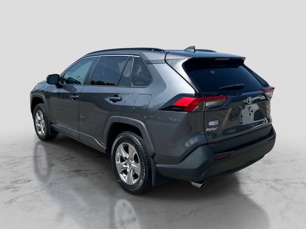 Used 2022 Toyota RAV4 XLE AWD/4WD image 5