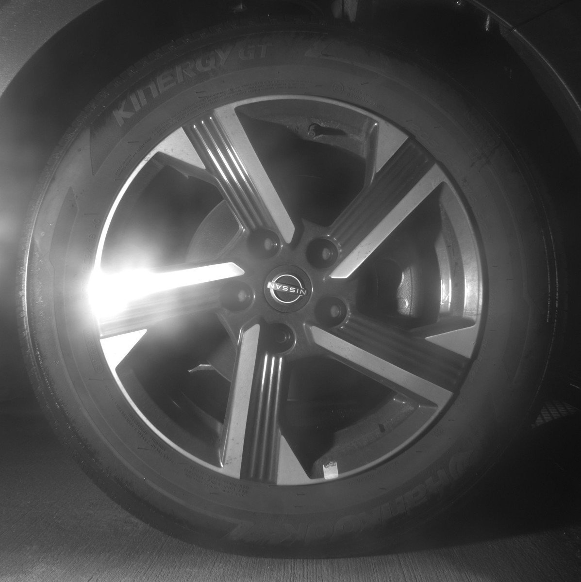 Used 2025 Nissan Sentra SV FWD image 13