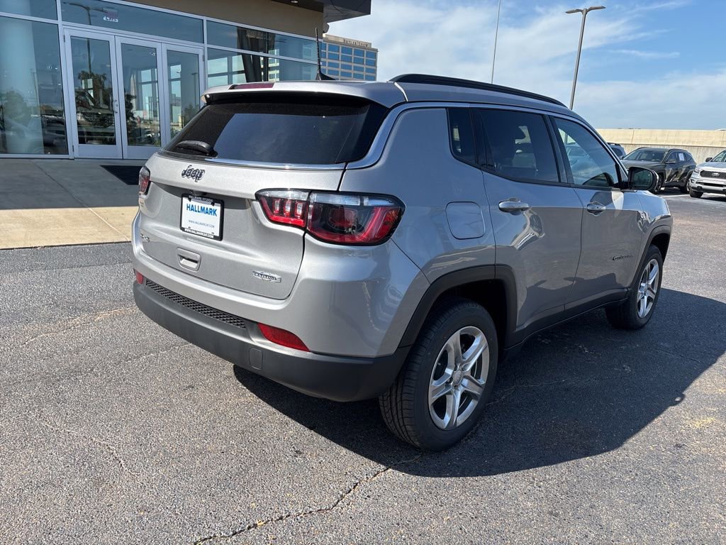 Used 2024 Jeep Compass Latitude image 5