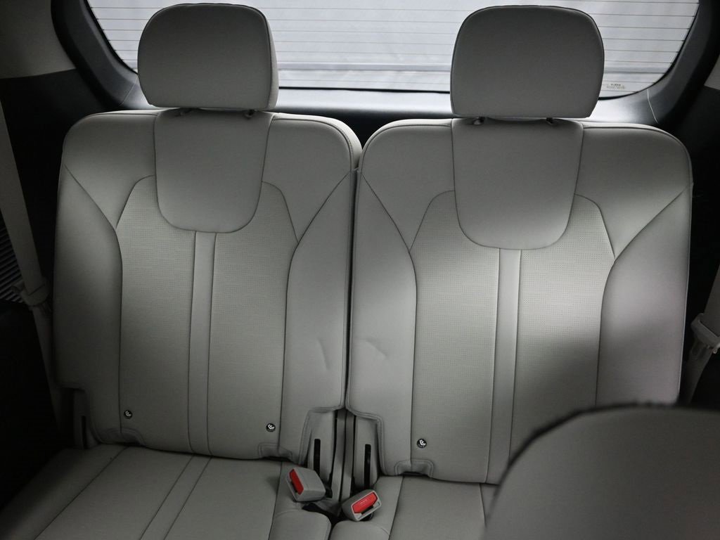 Certified 2025 Kia Sorento EX image 31