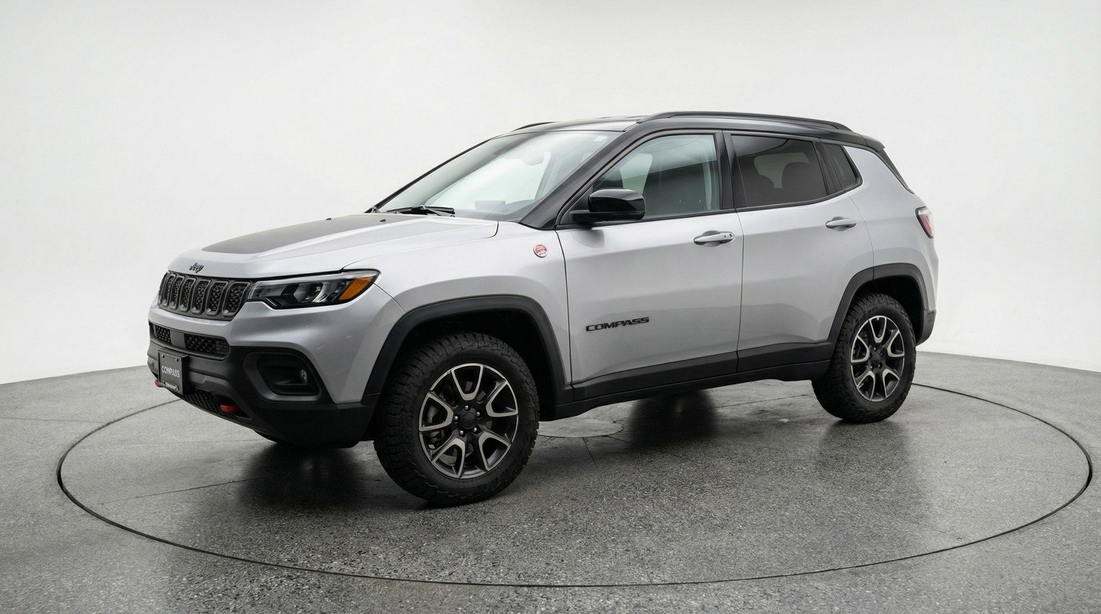 Used 2025 Jeep Compass Trailhawk image 3