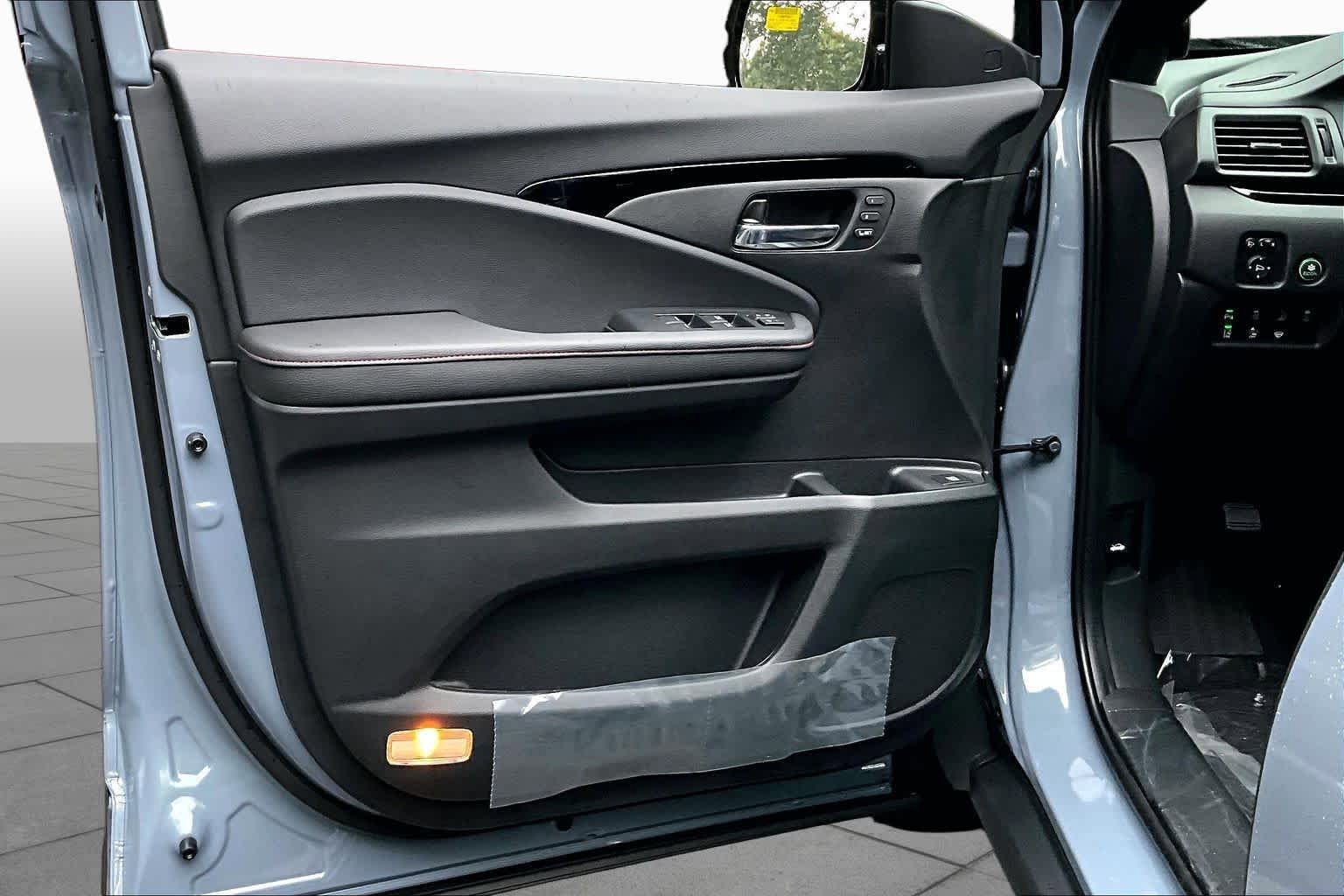 New 2026 Honda Ridgeline Black Edition image 13