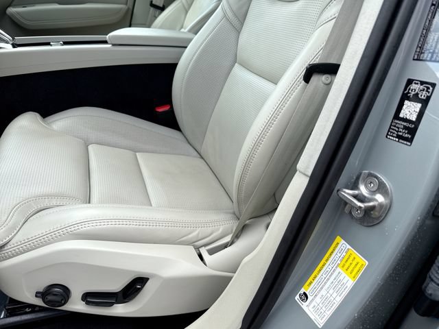 Certified 2026 Volvo XC60 B5 Ultra AWD/4WD image 17