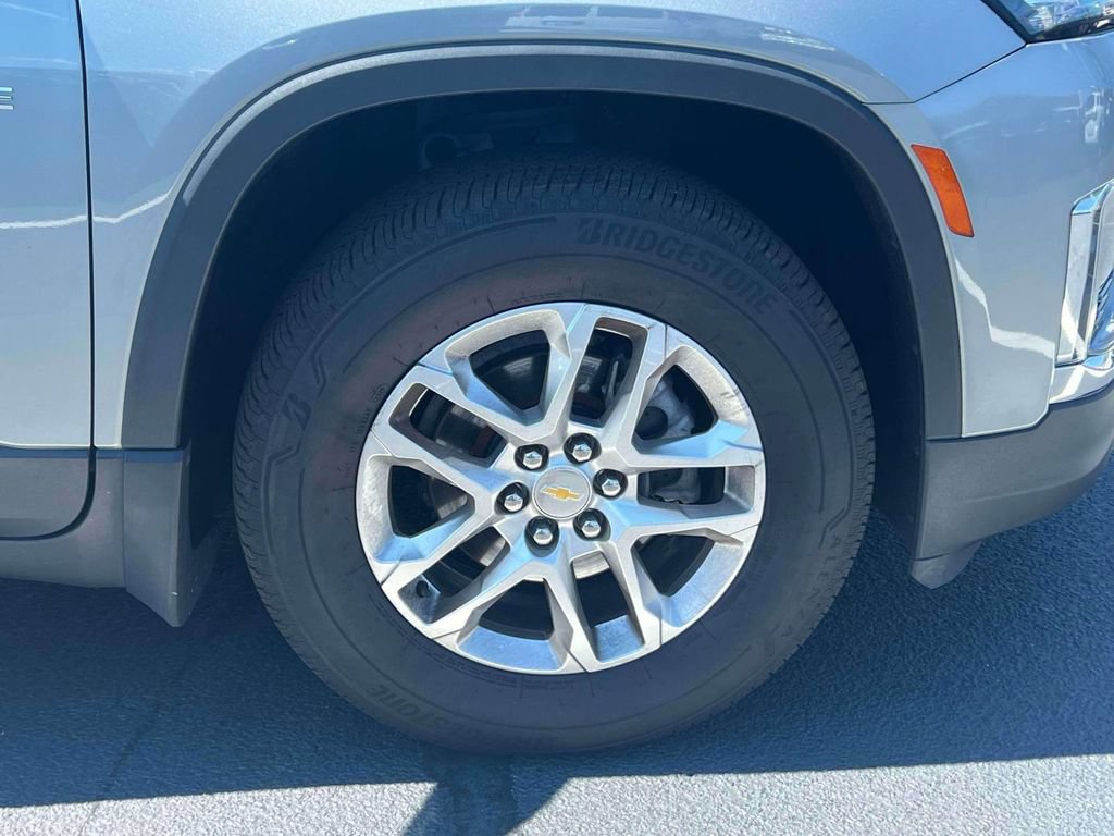 Used 2023 Chevrolet Traverse LS w/ Safety Package FWD image 11