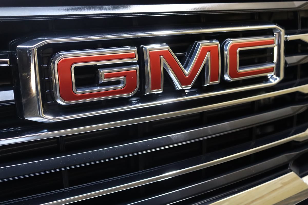 Used 2025 GMC Sierra 2500 SLT w/ SLT Convenience Package AWD/4WD image 17
