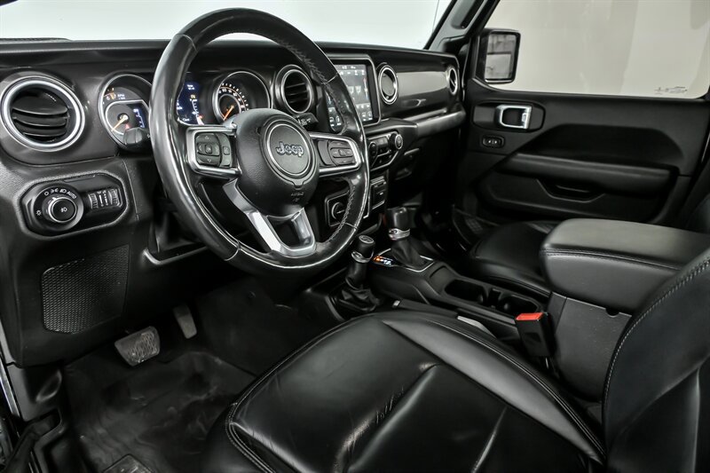 Used 2019 Jeep Wrangler Unlimited Sahara AWD/4WD image 16